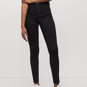 I am selling black skinny jeans from H&M
